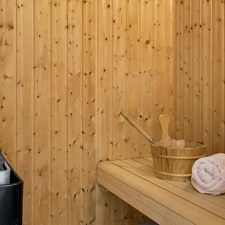 Lovely In With Sauna Apartmán *